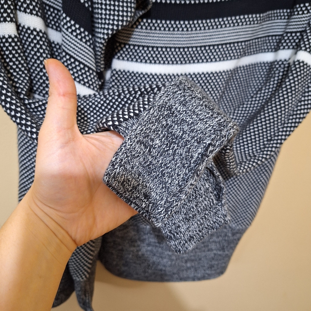 Ivivva Sweater - Picture 3 of 8